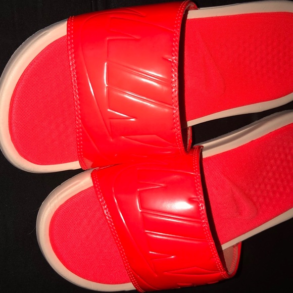 Nike slip Ons - Picture 3 of 6